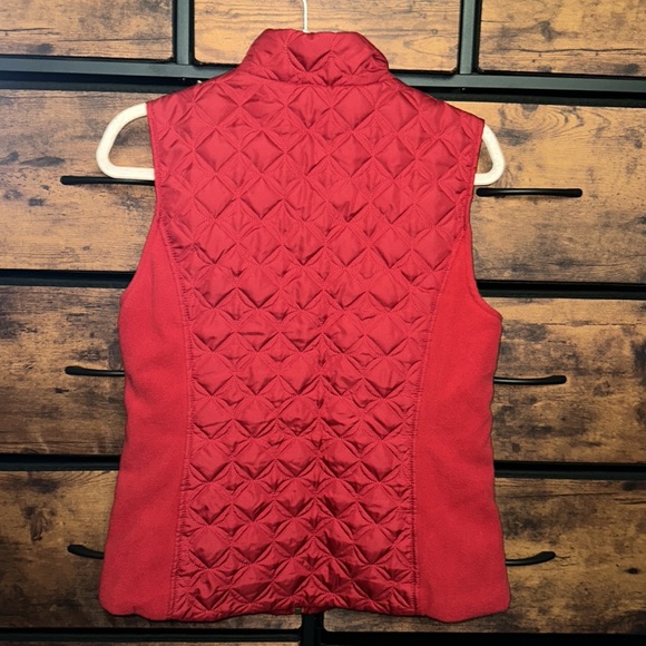G.H. Bass Women's Chili Pepper Quilted Fleece Collar Vest - Picture 2 of 3